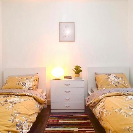 Deluxe Private Room In Manor Park Londen Buitenkant foto