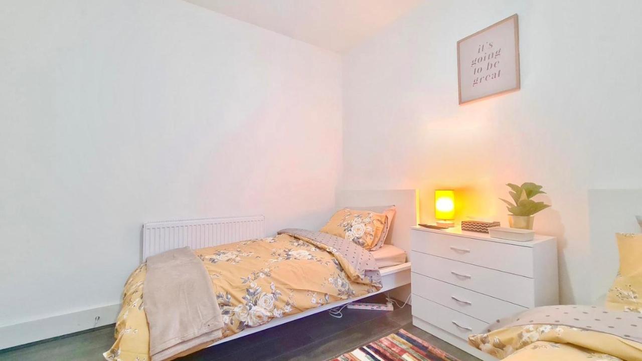 Deluxe Private Room In Manor Park Londen Buitenkant foto