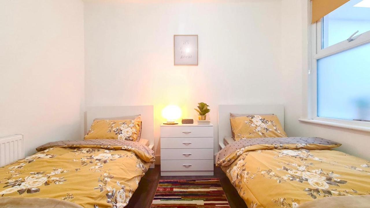 Deluxe Private Room In Manor Park Londen Buitenkant foto